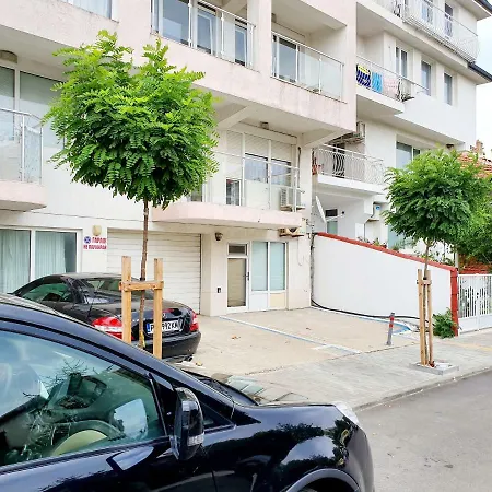 Treti Mart North Apartment Primorsko